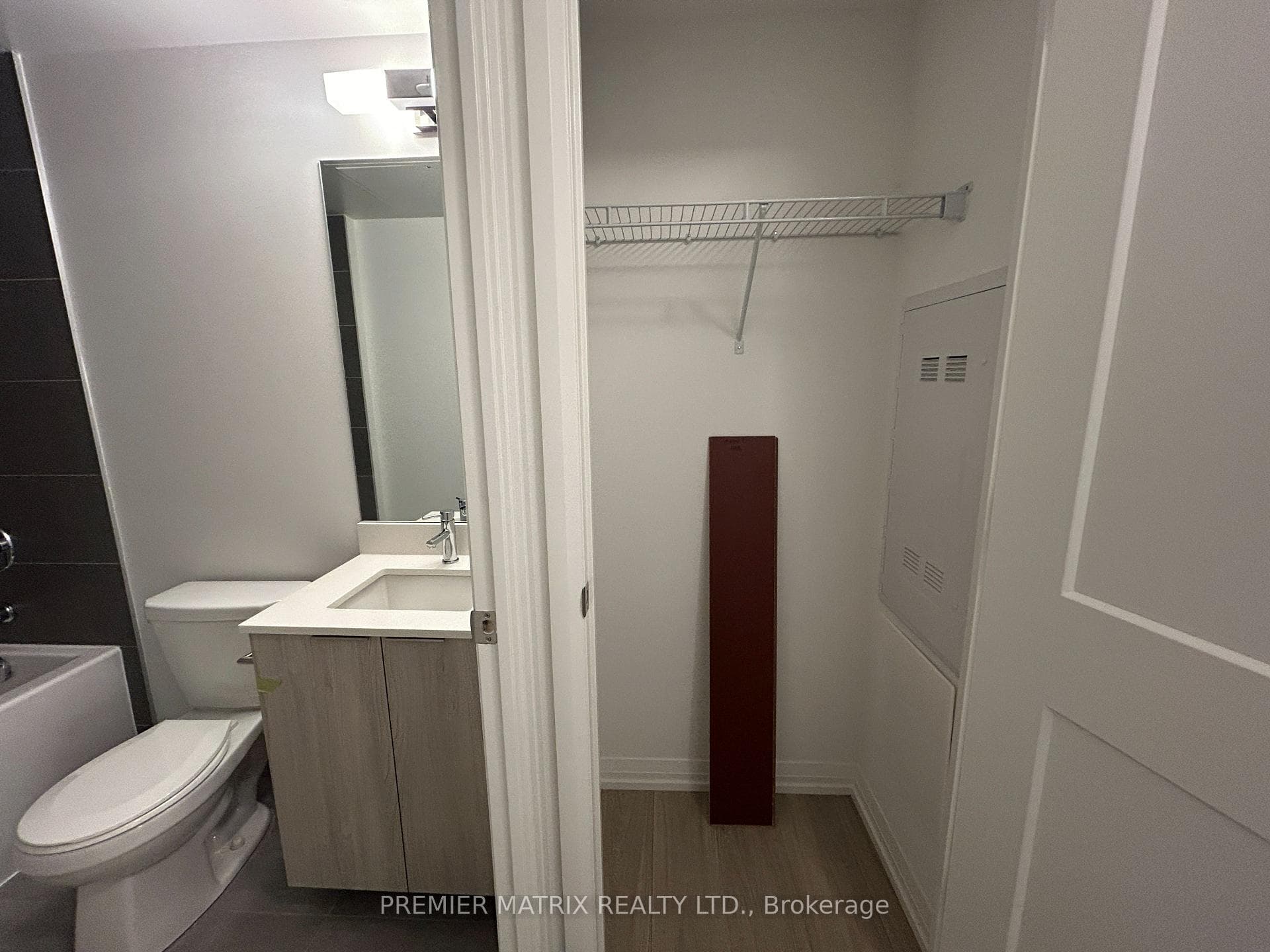 8 Widmer Street Unit 4003 photo 3