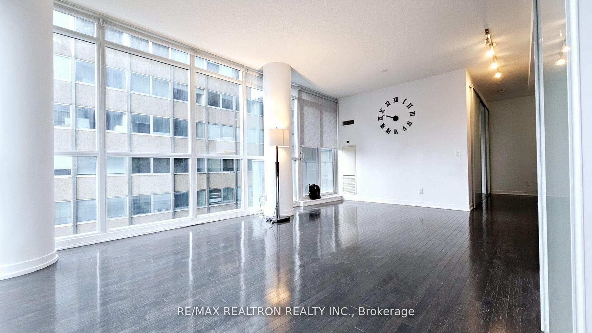 770 Bay Street Unit 712 photo 5