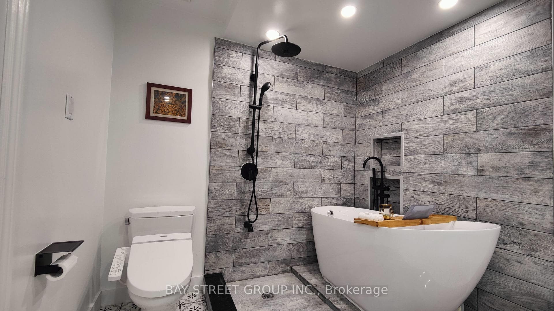 Main- 4 pc Bathroom