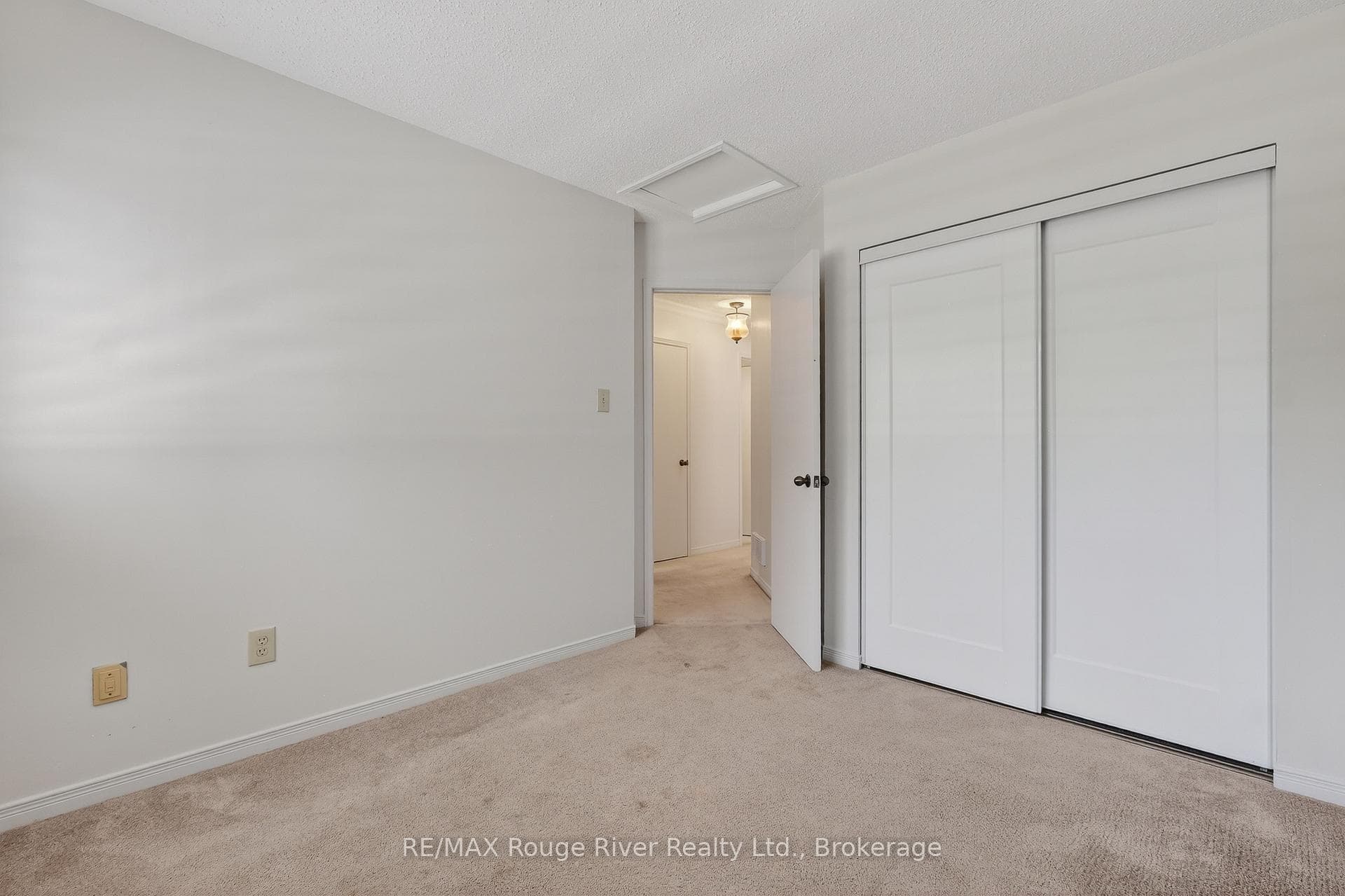 9 Farncomb Crescent photo 18