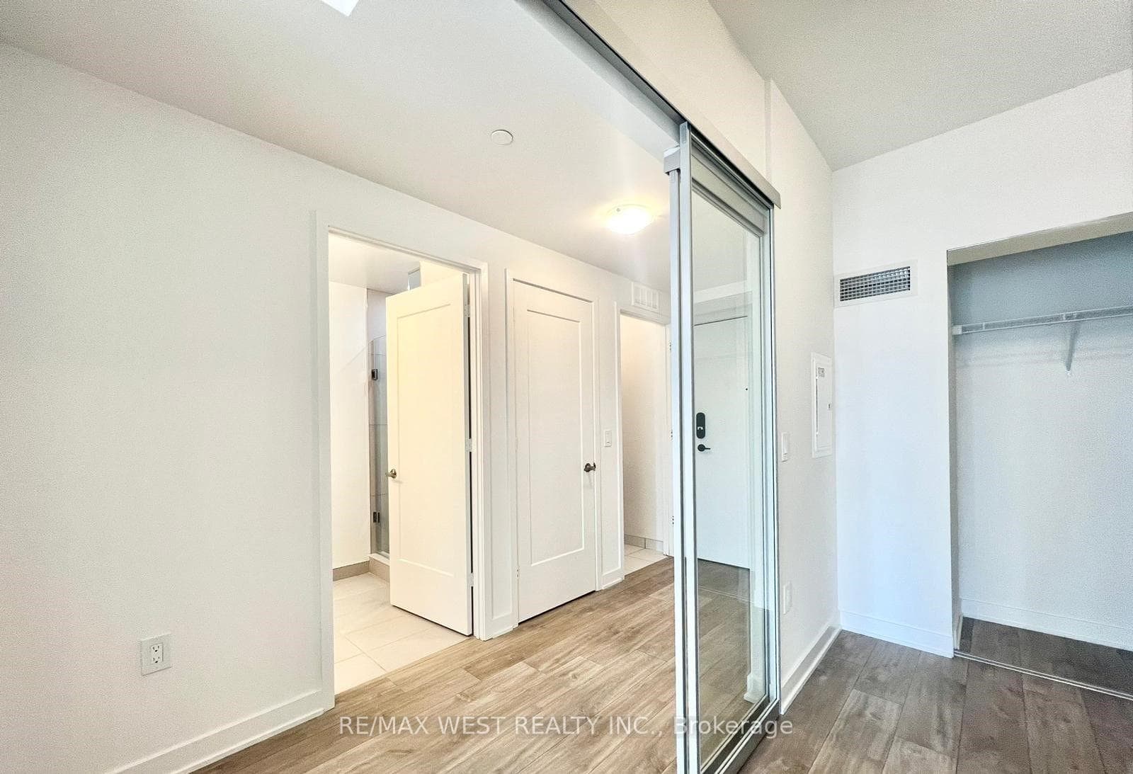 135 Lower Sherbourne Street Unit 765 W photo 4