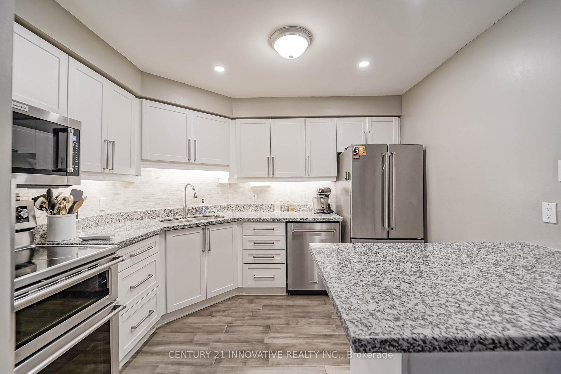1400 The esplanade N/A Unit 606 photo 6