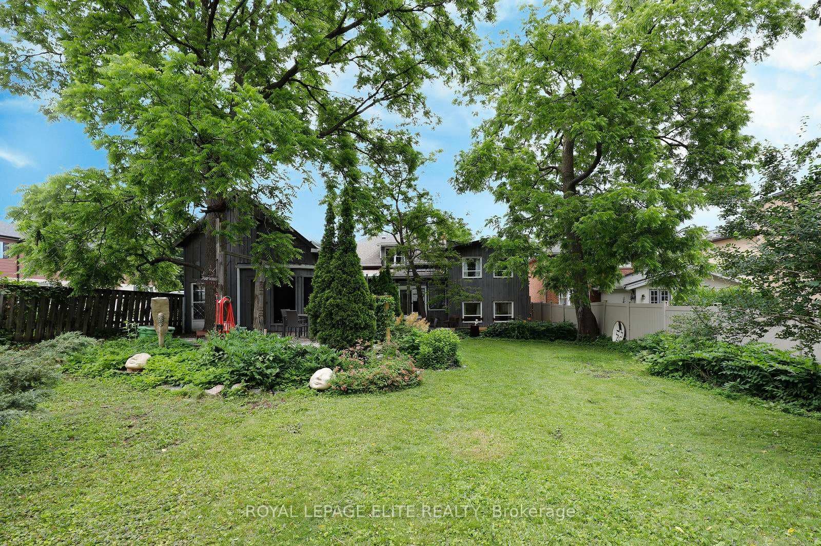 174 Owen Street photo 45