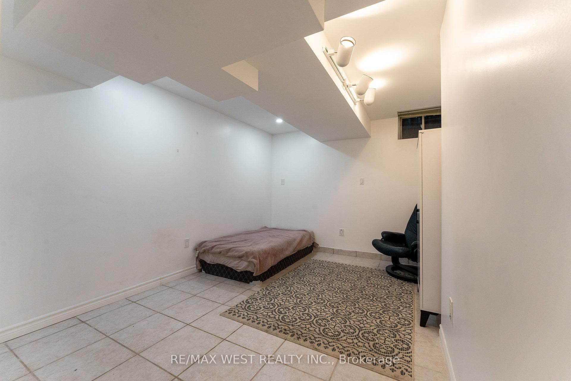 72 Alpha Court photo 33