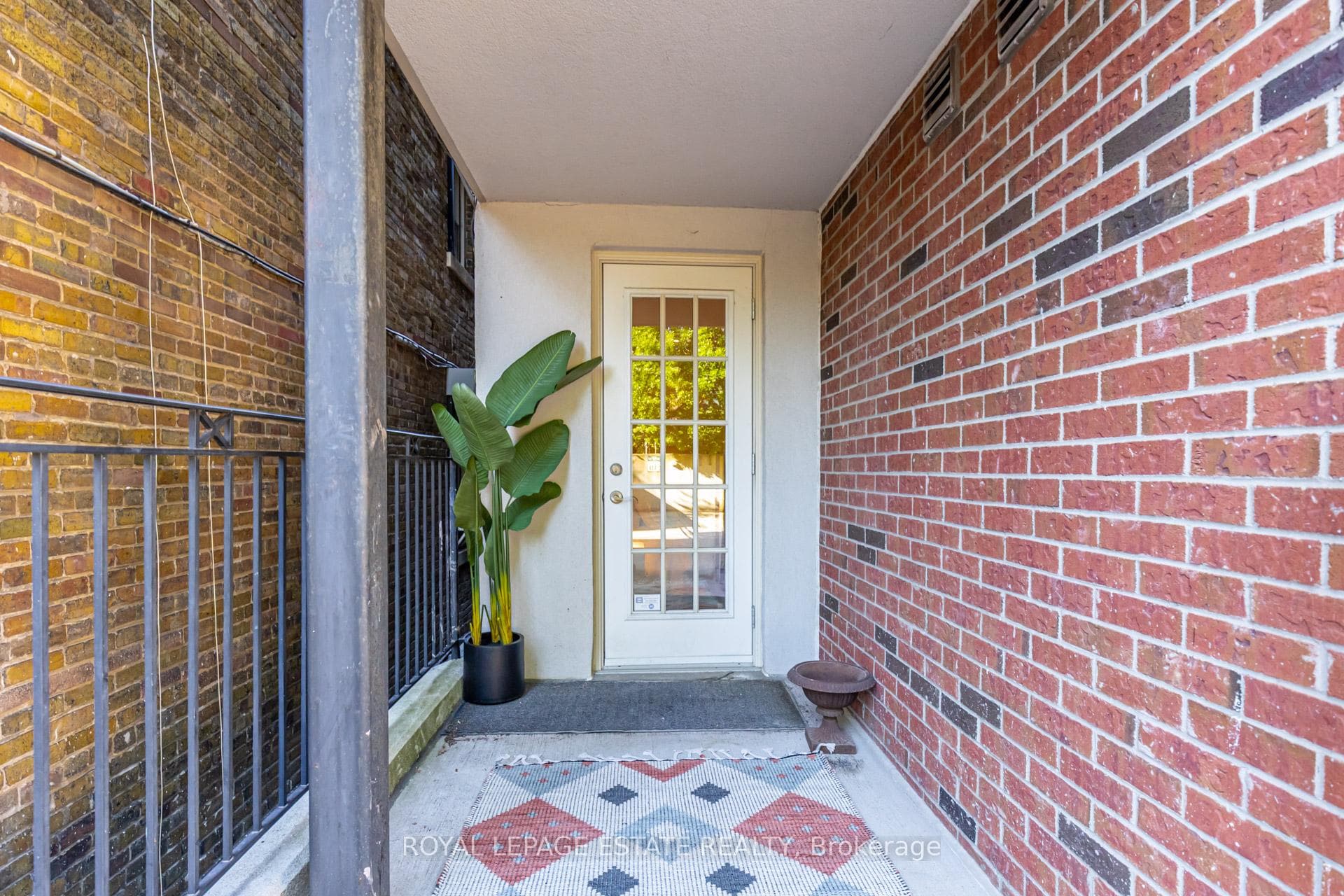 319 Lonsdale Road Unit 1D photo 47