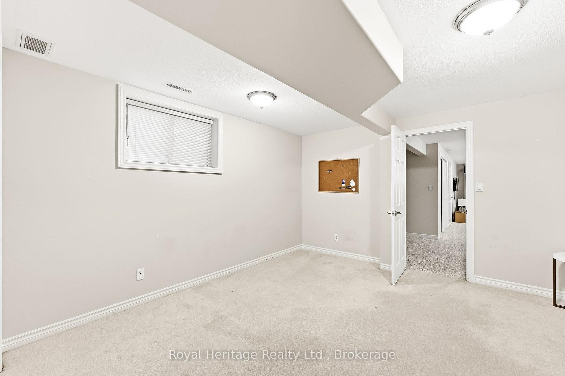 24 Iroquois Avenue photo 33