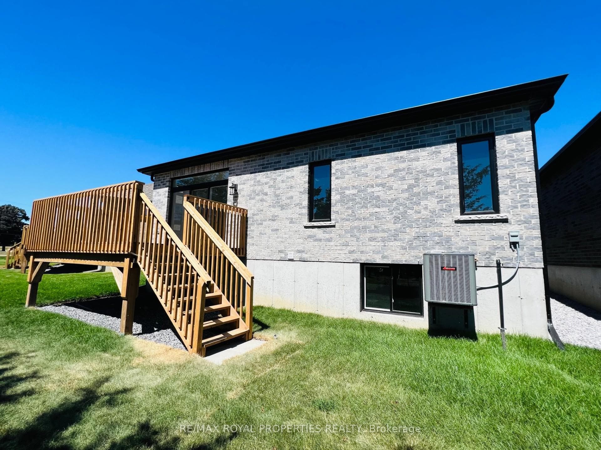 20 Athabaska Drive photo 15