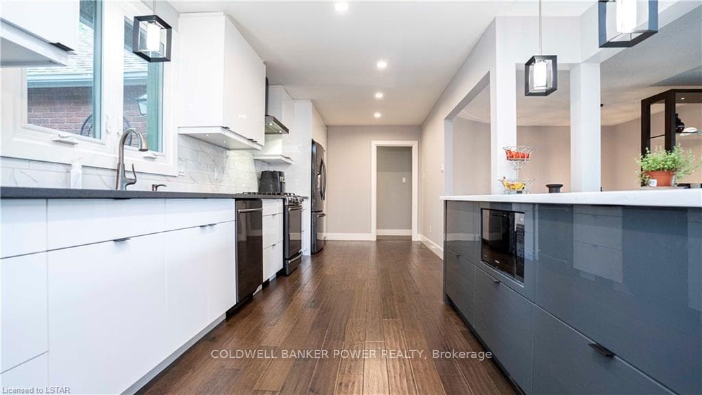 32 CONIFER Court photo 14