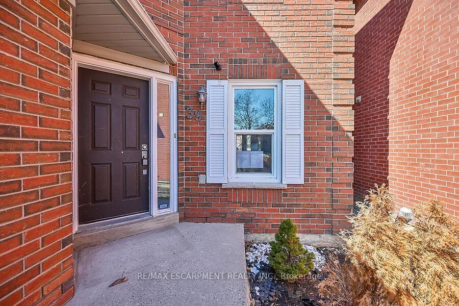 39 Blue Spruce Street photo 4
