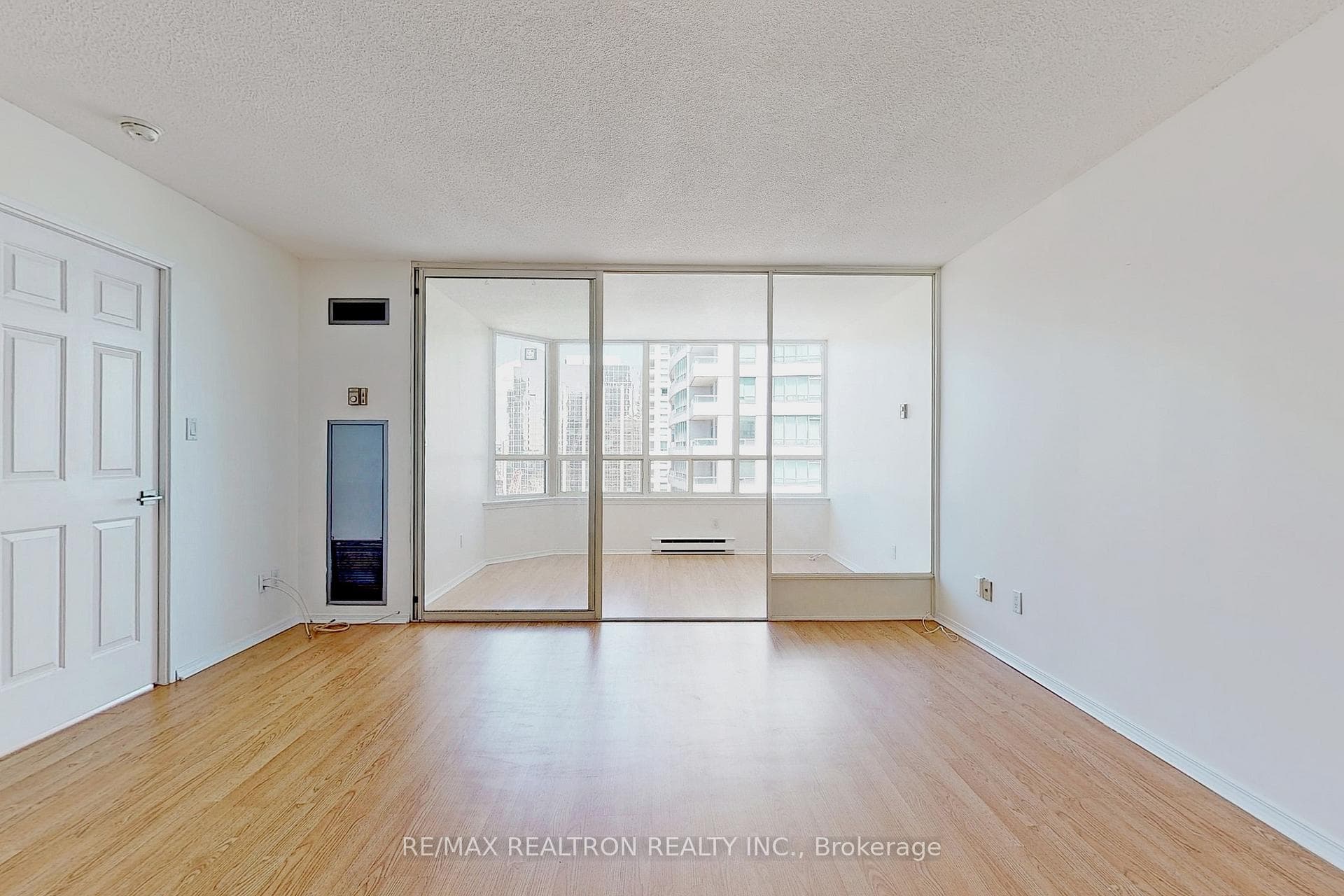 30 Greenfield Avenue Unit 1902 photo 11