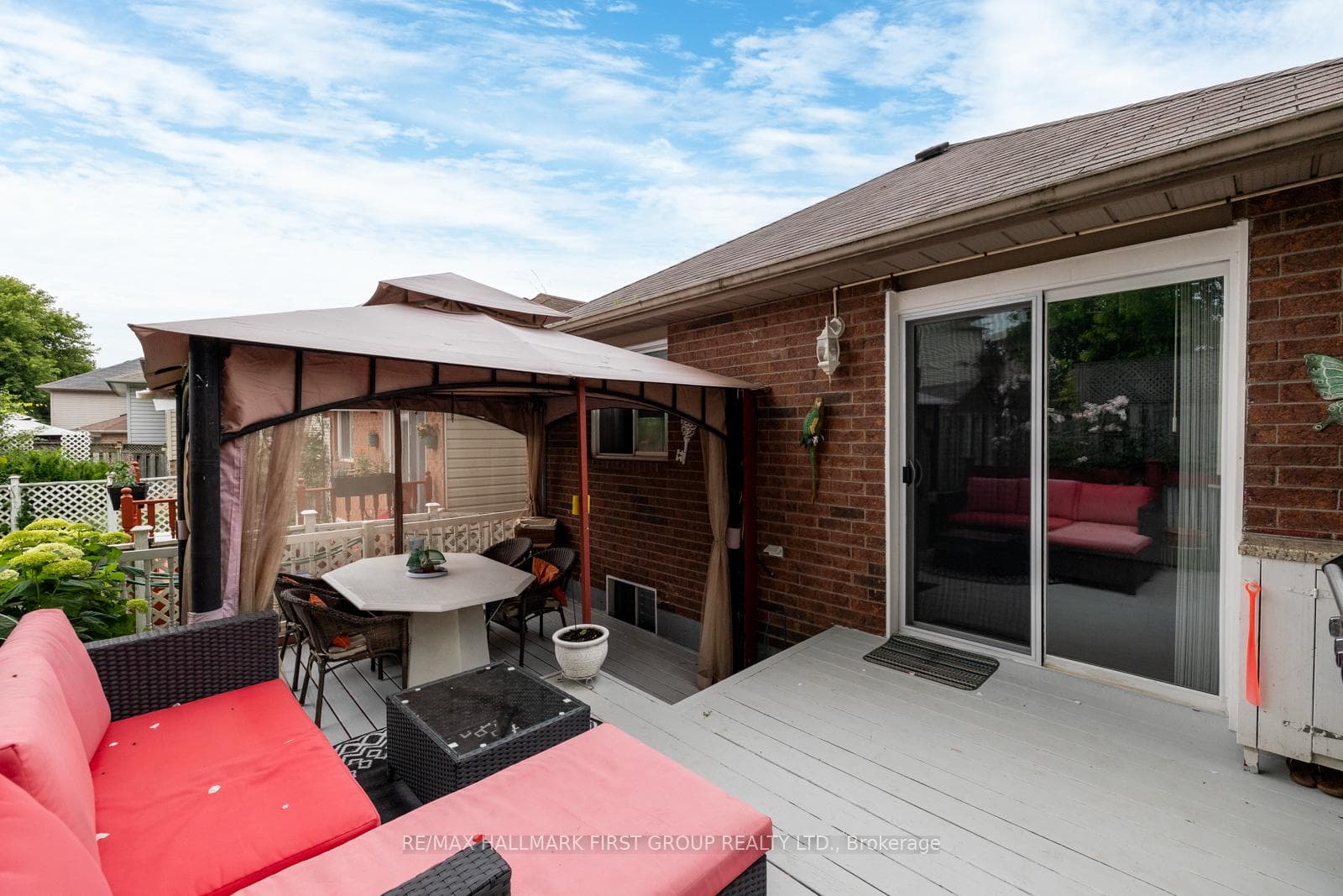 98 McFeeters Crescent photo 34