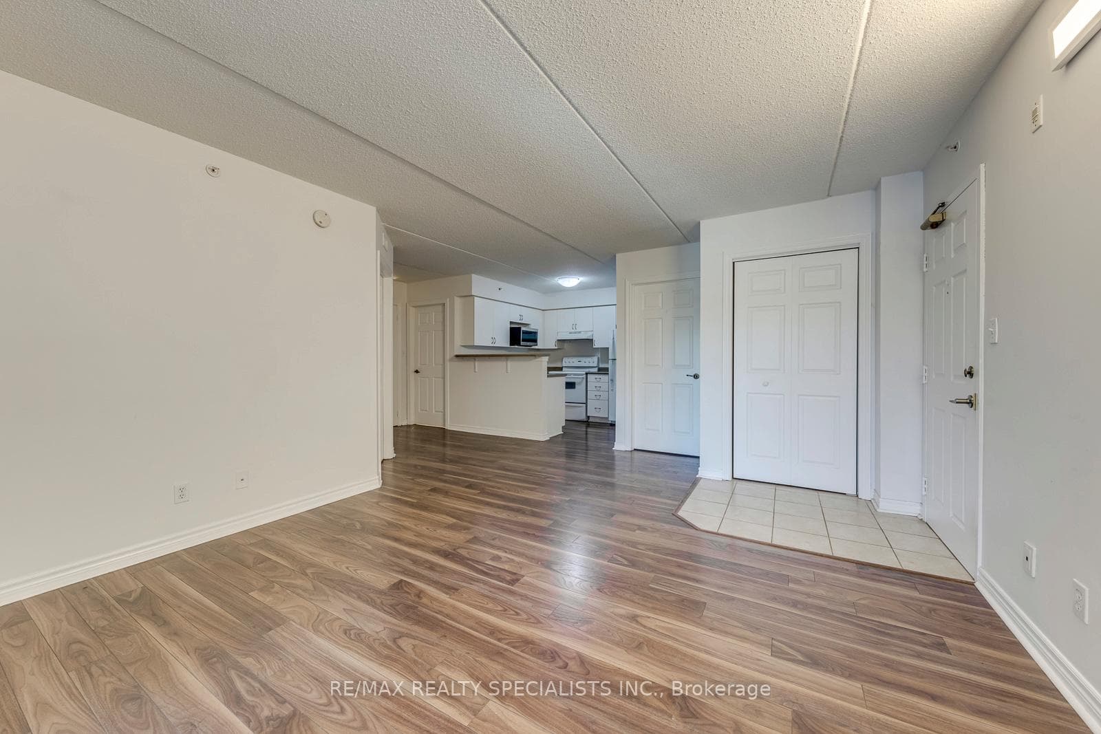 2035 Appleby Line Unit 308 photo 10