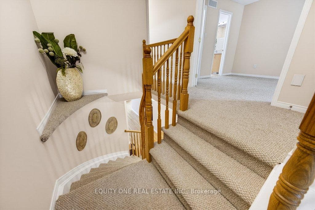 325 Applecross Crescent photo 27