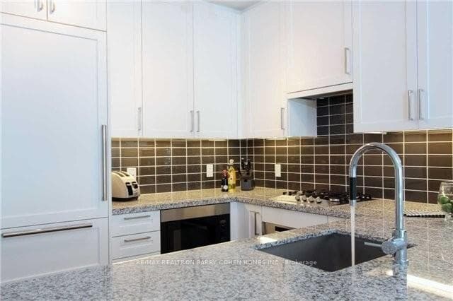 39 Queens Quay Unit 520 photo 4