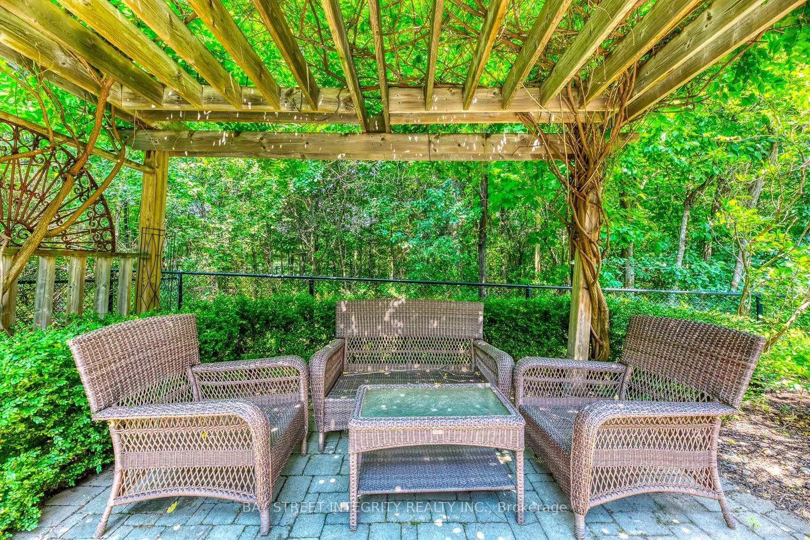 2213 Glengrove Crescent photo 43