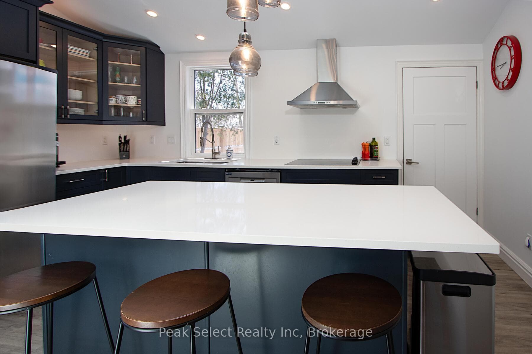 210 Jones Street photo 10