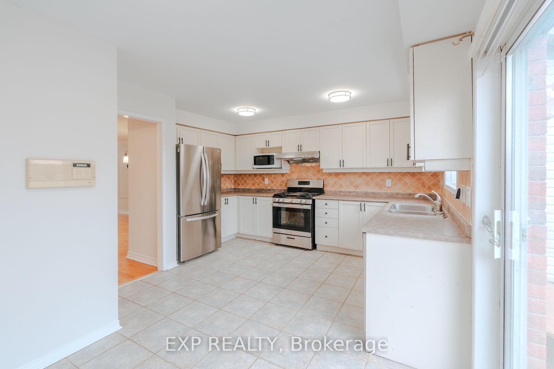 5 Schouten Crescent photo 8