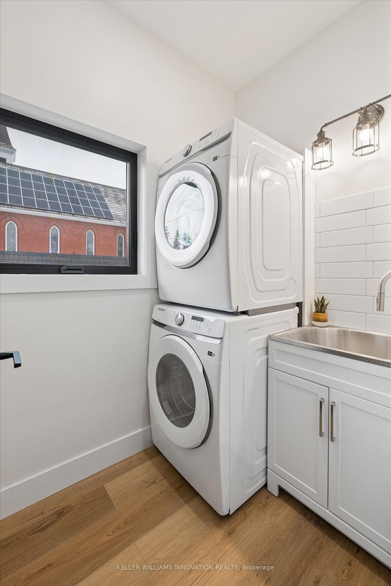 215 Winstanley Street photo 30