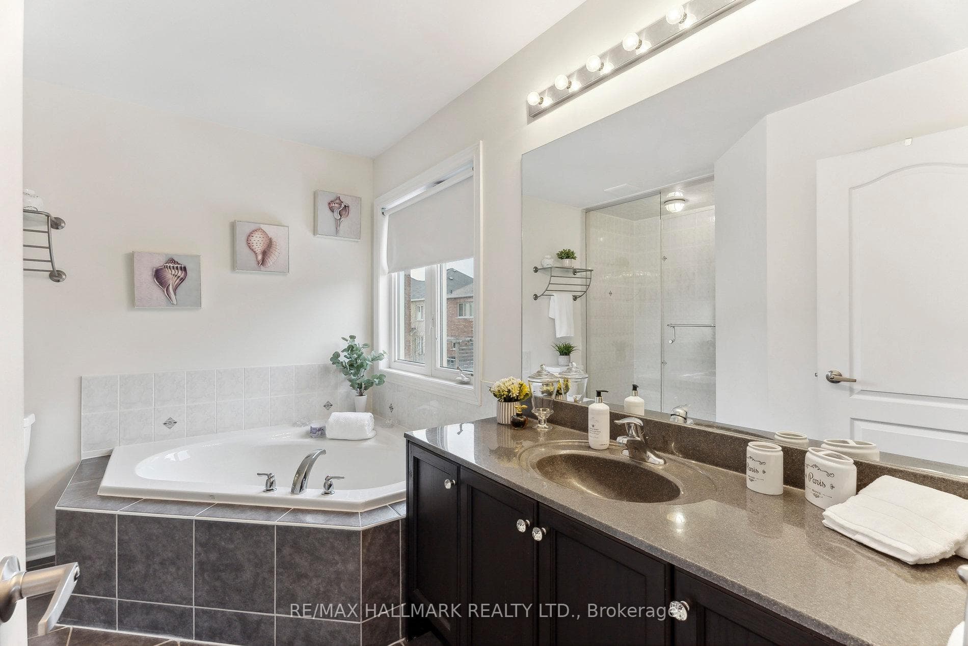 55 Brown Lane photo 25