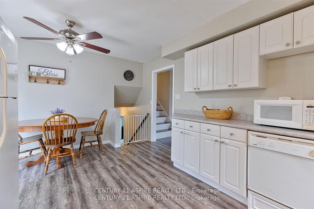 83 Hemlock Street photo 14