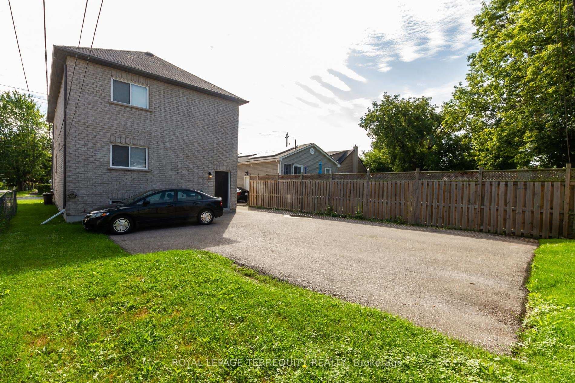556 Park Road Unit 2 photo 20