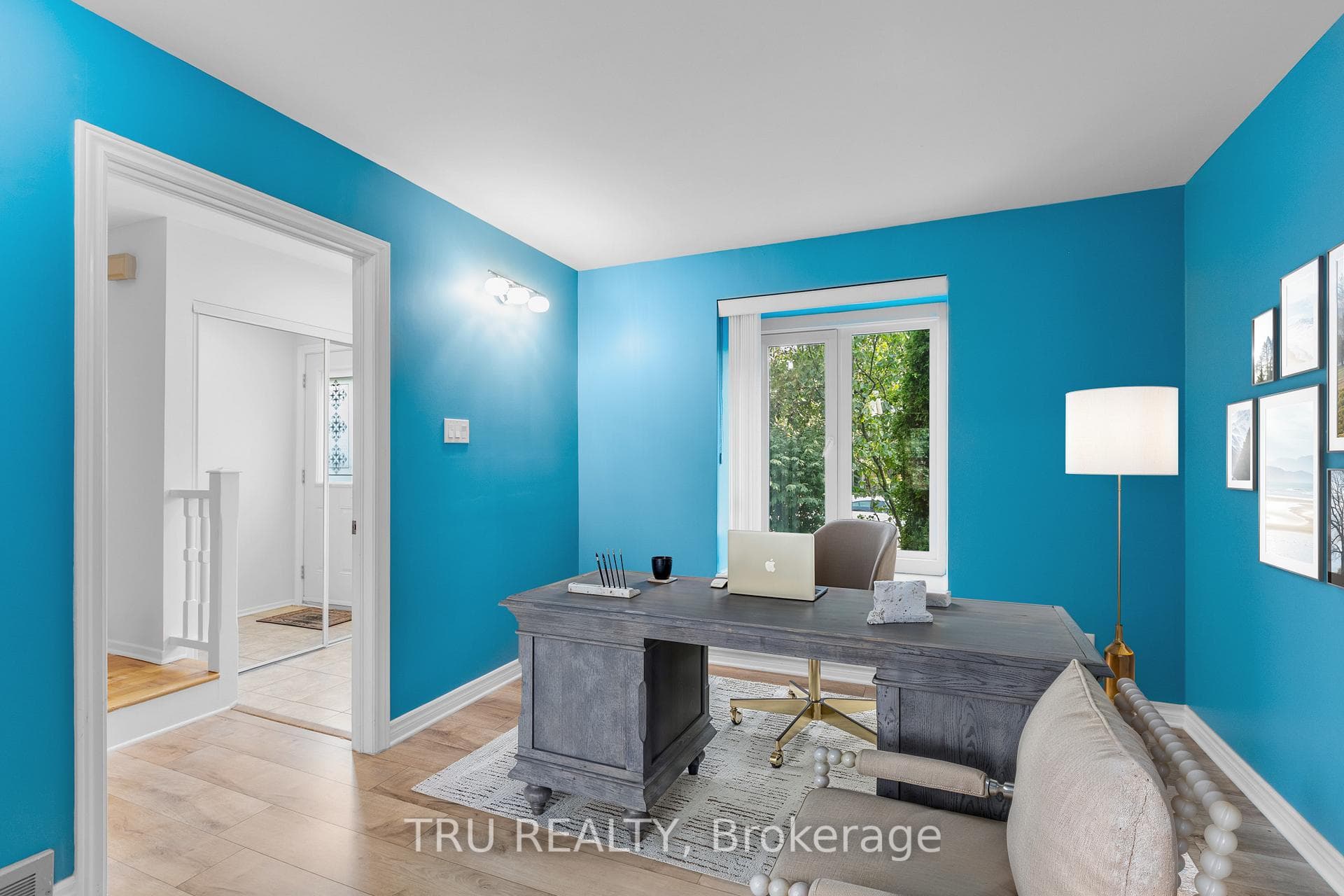 715 Mooneys Bay Place photo 6