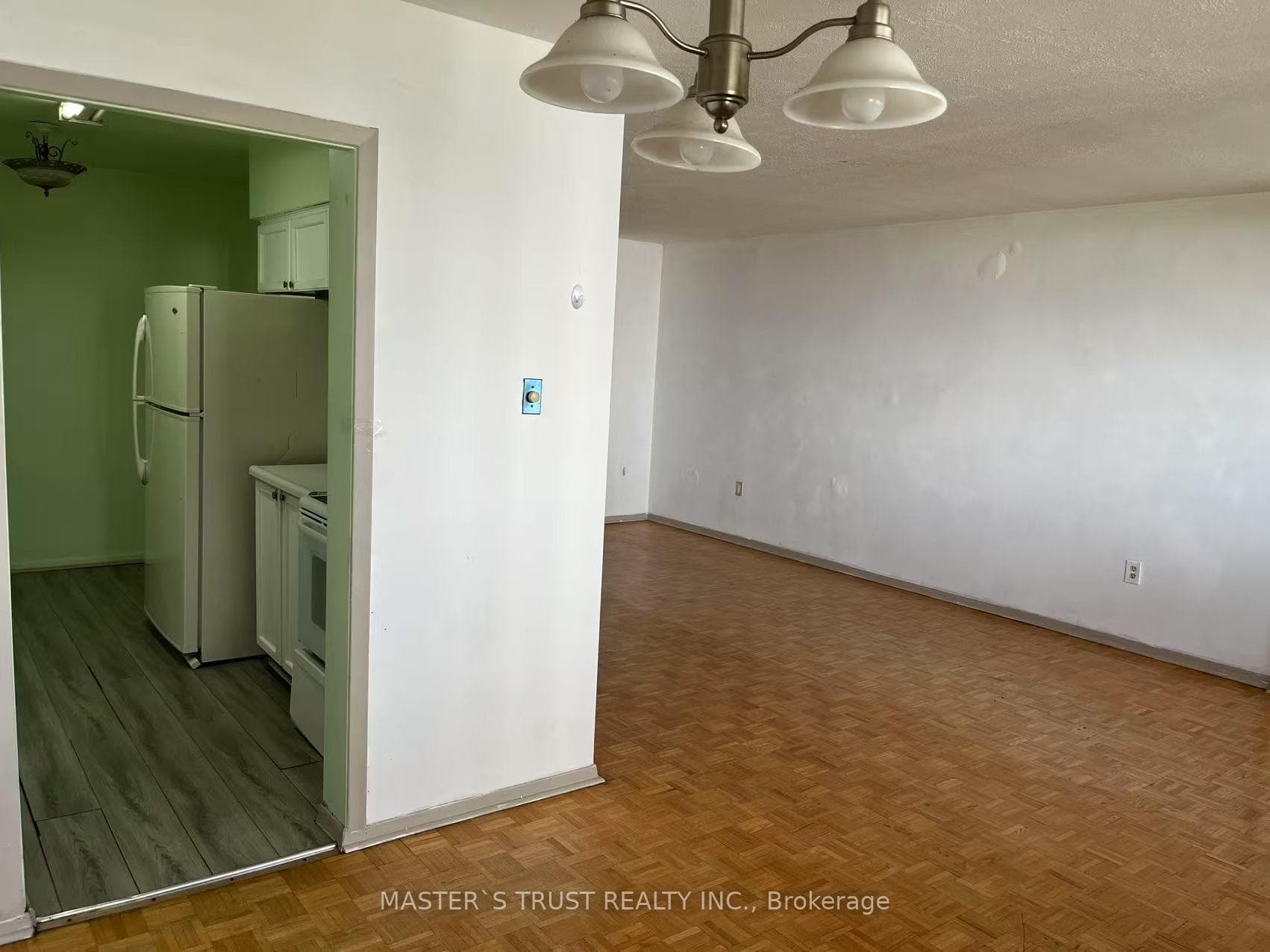 3420 Eglinton Avenue Unit 903 photo 9