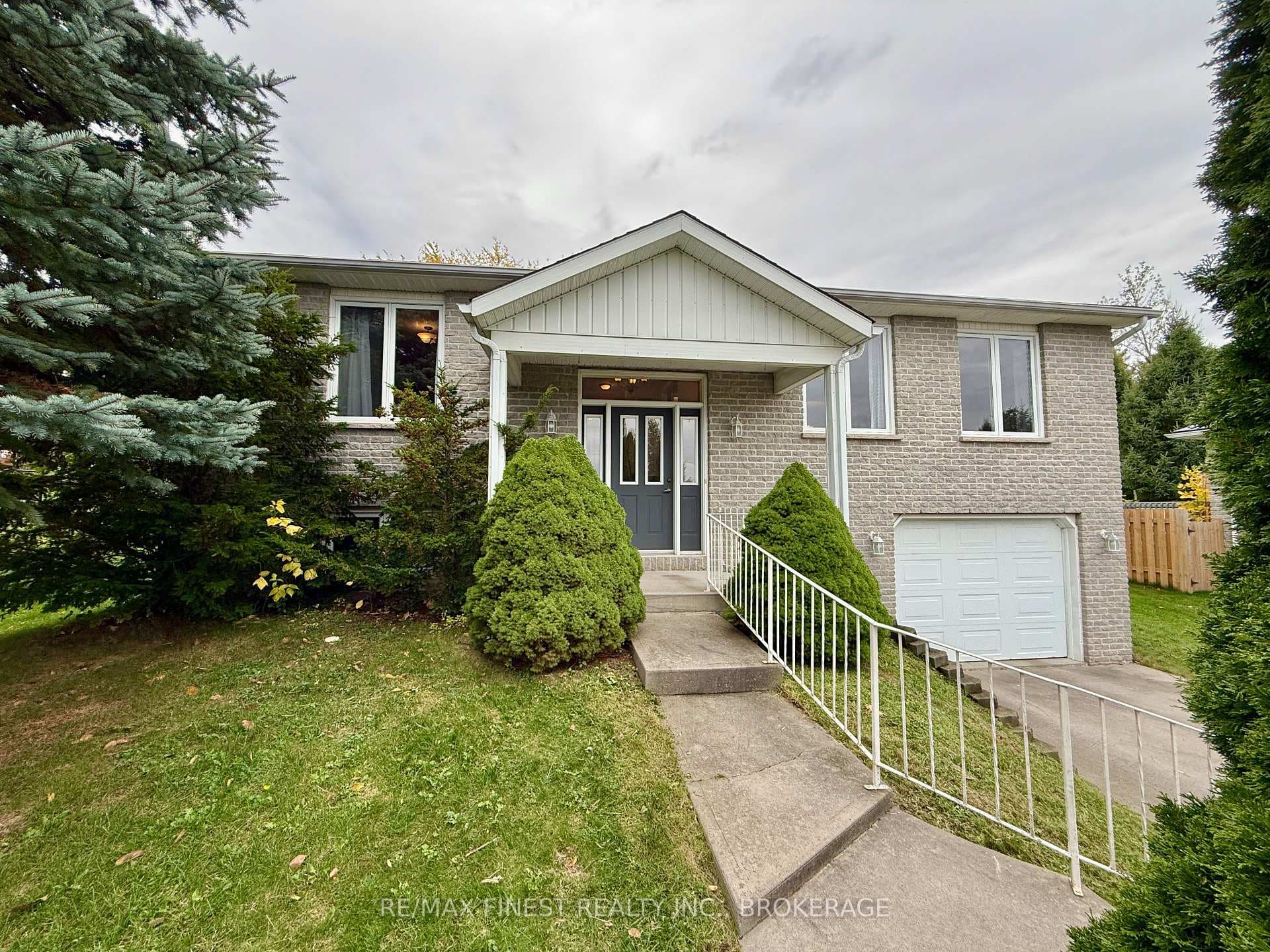 812 Palace Road photo 2