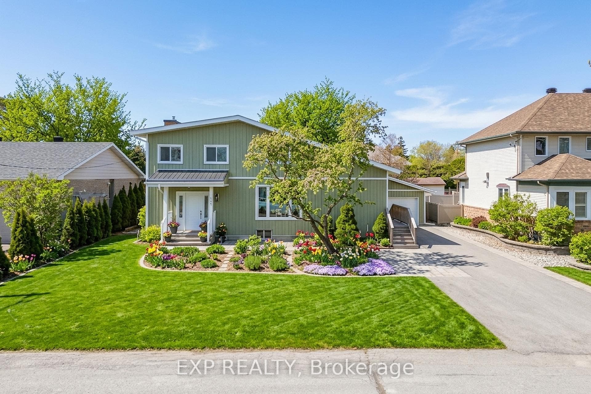 1592 Apeldoorn Avenue photo 1