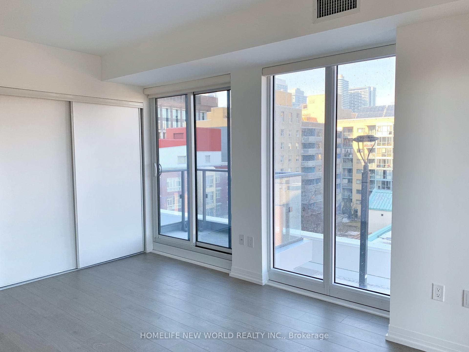 251 Jarvis Street Unit 809 photo 9