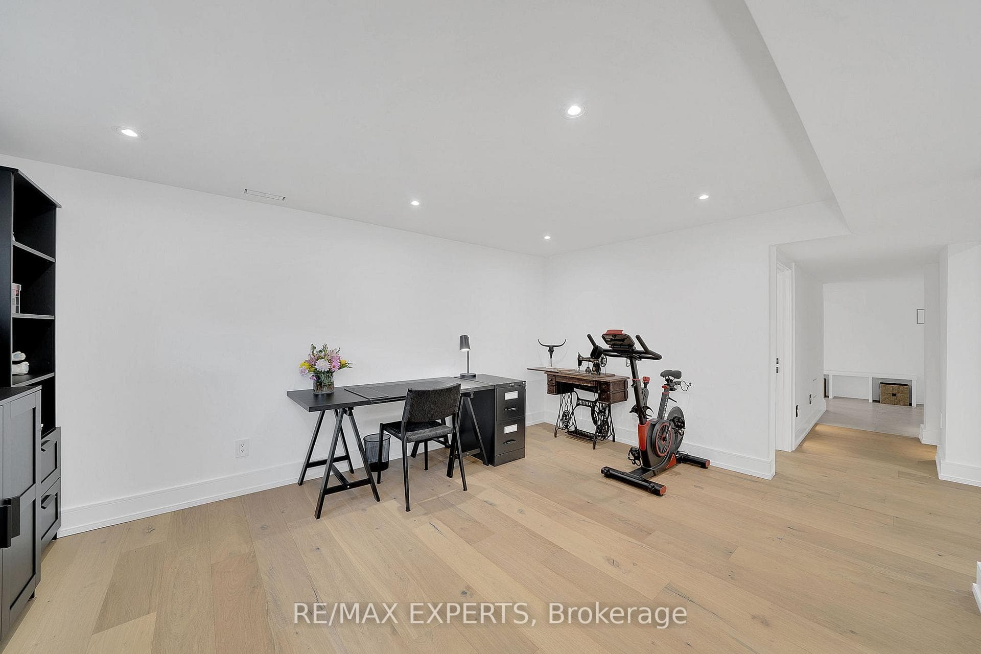 348 Marple Crescent photo 31