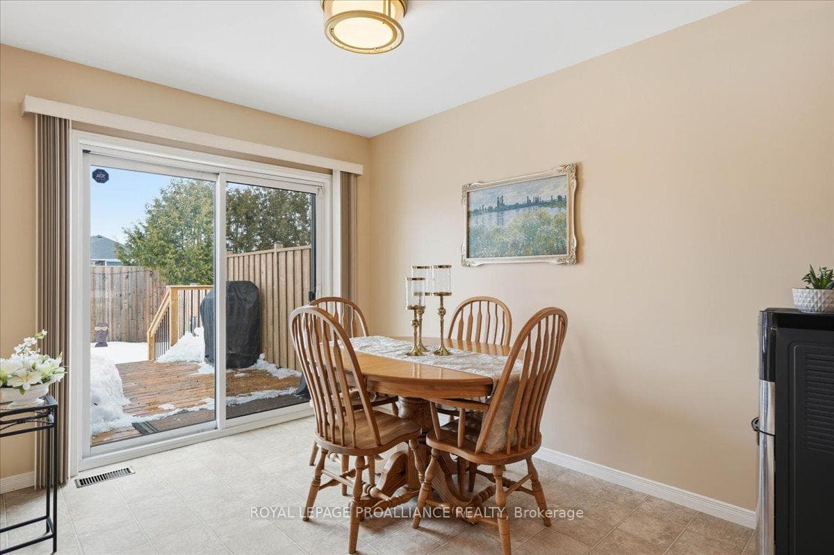 102 Hickory Grove photo 25