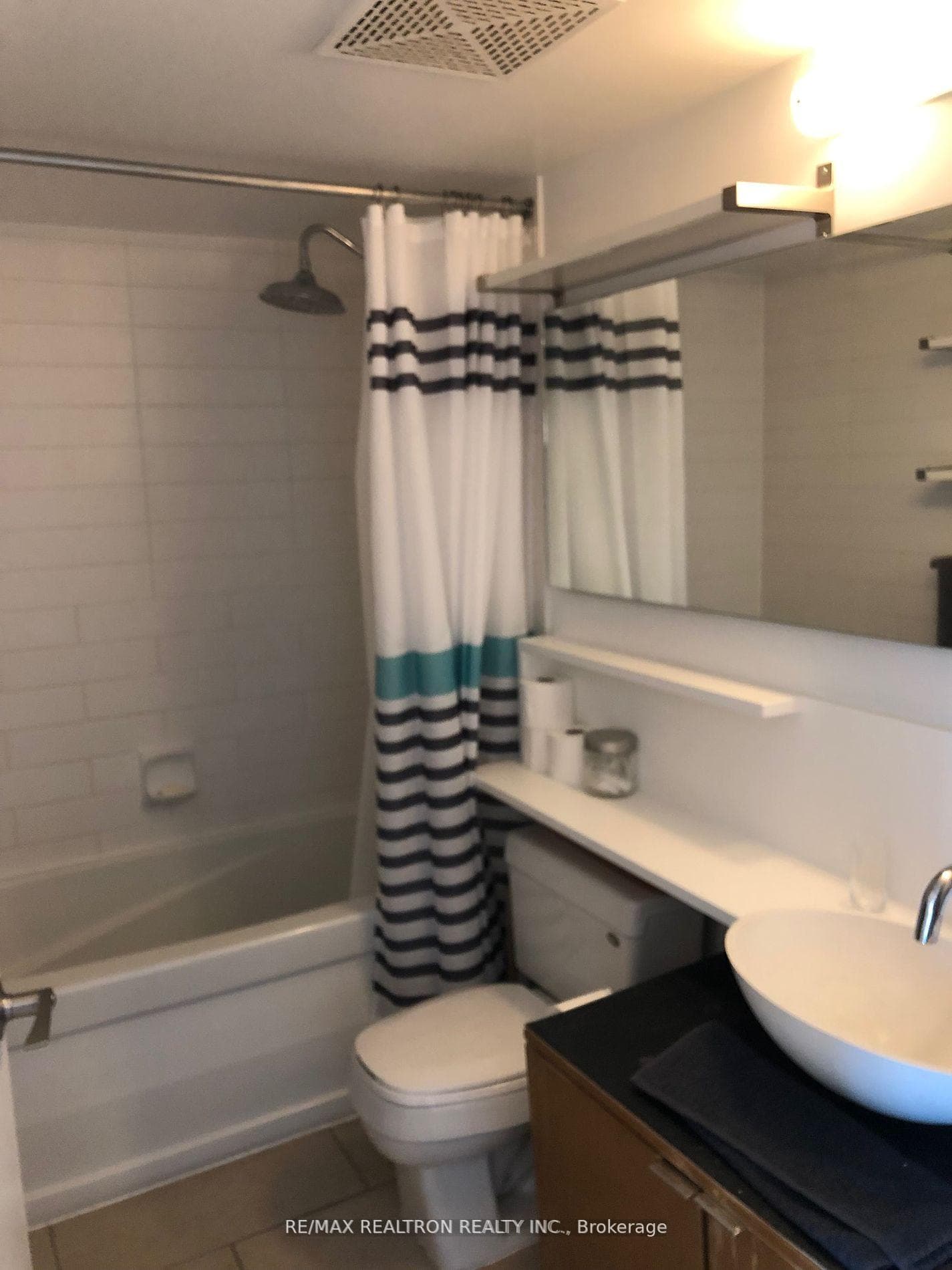 15 Fort York Boulevard Unit 3107 photo 9