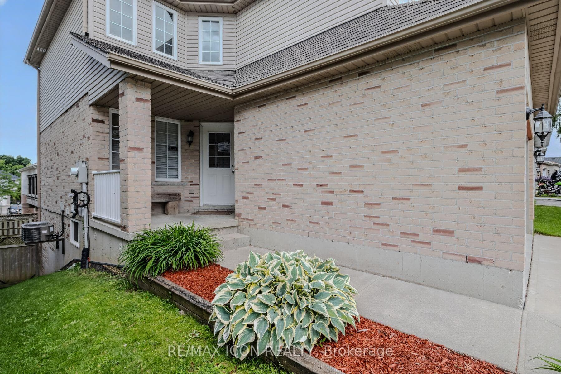 524 Ontario Street photo 4