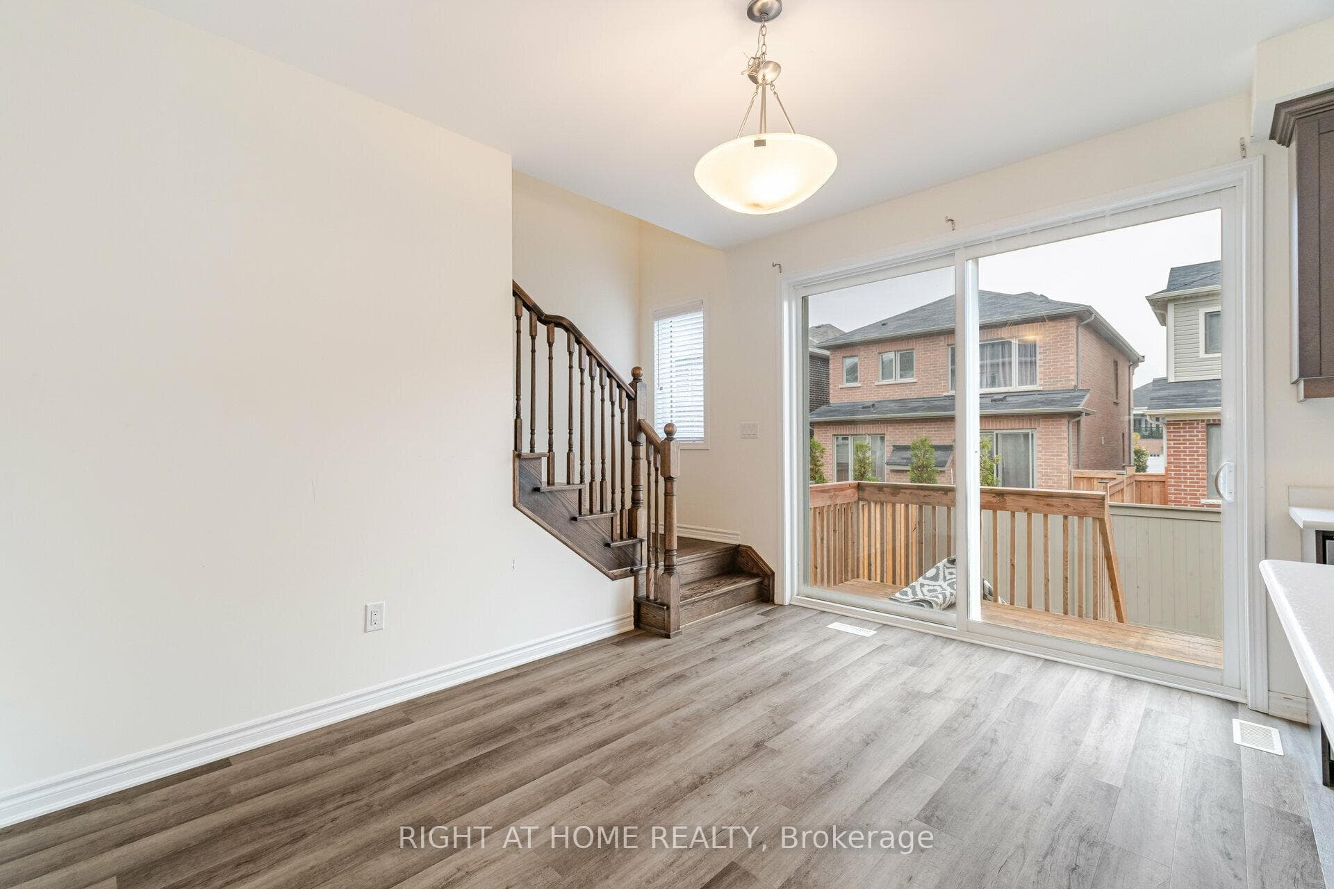 908 Sumac Gardens photo 16