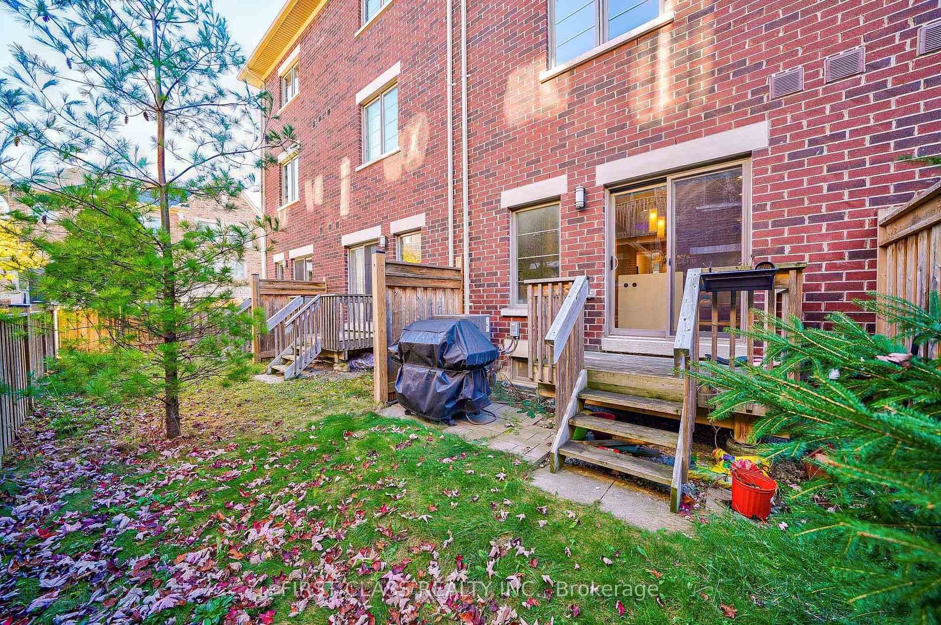 16 Dunton Lane photo 36