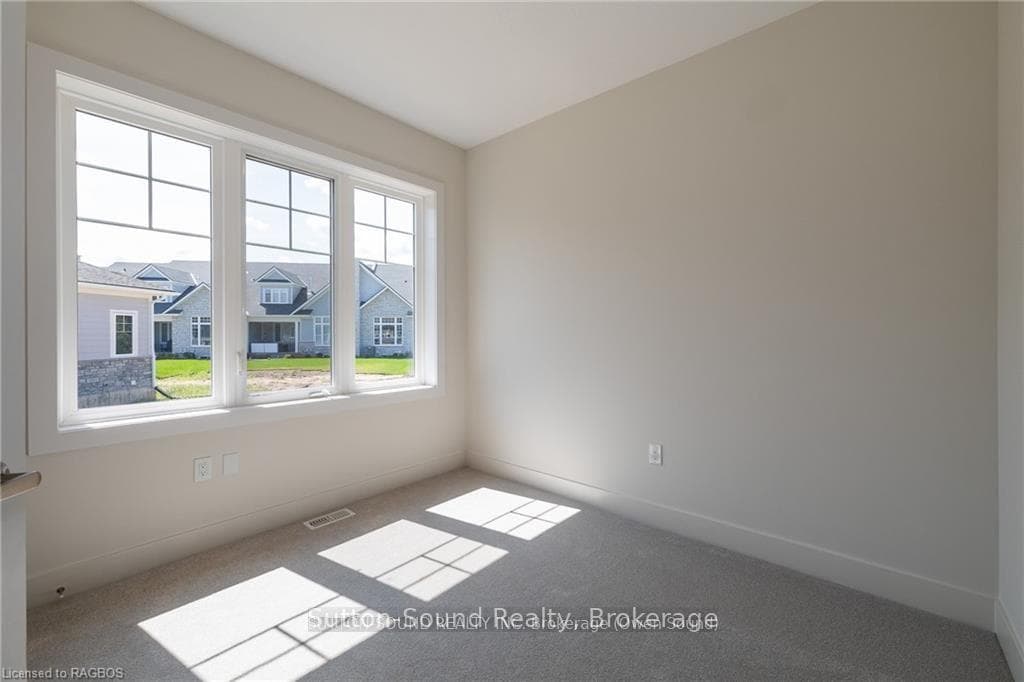 177 HAWTHORN Crescent photo 17