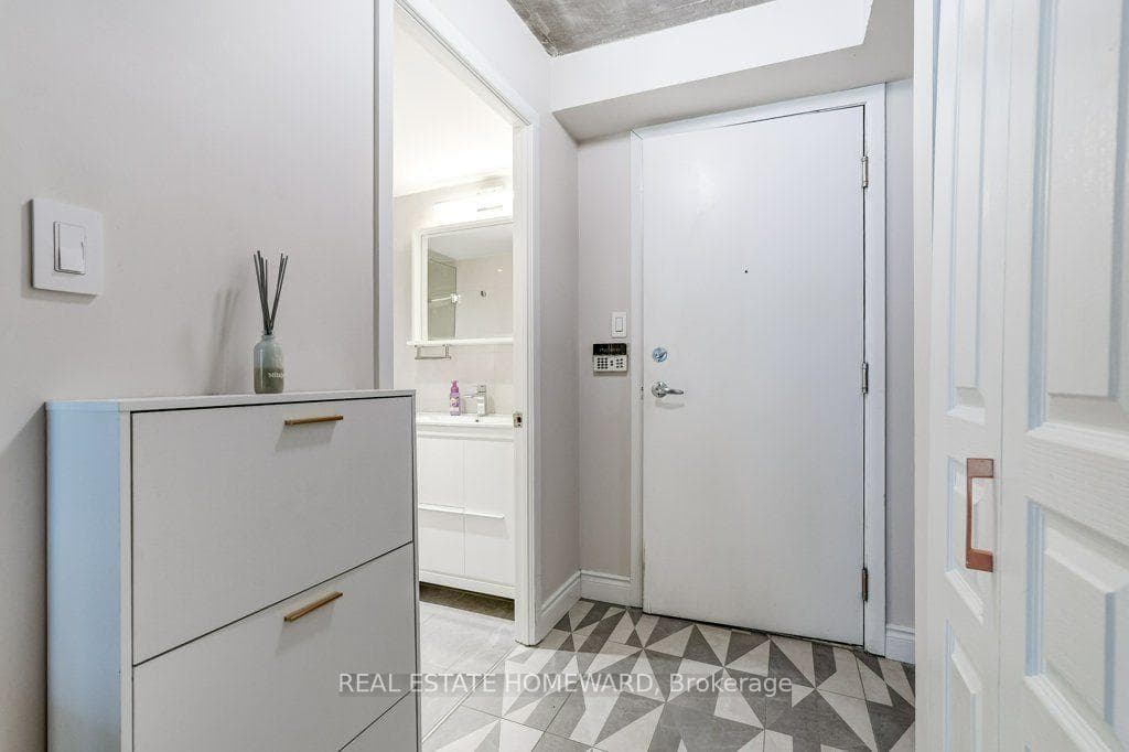 323 Richmond Street Unit 1009 photo 7