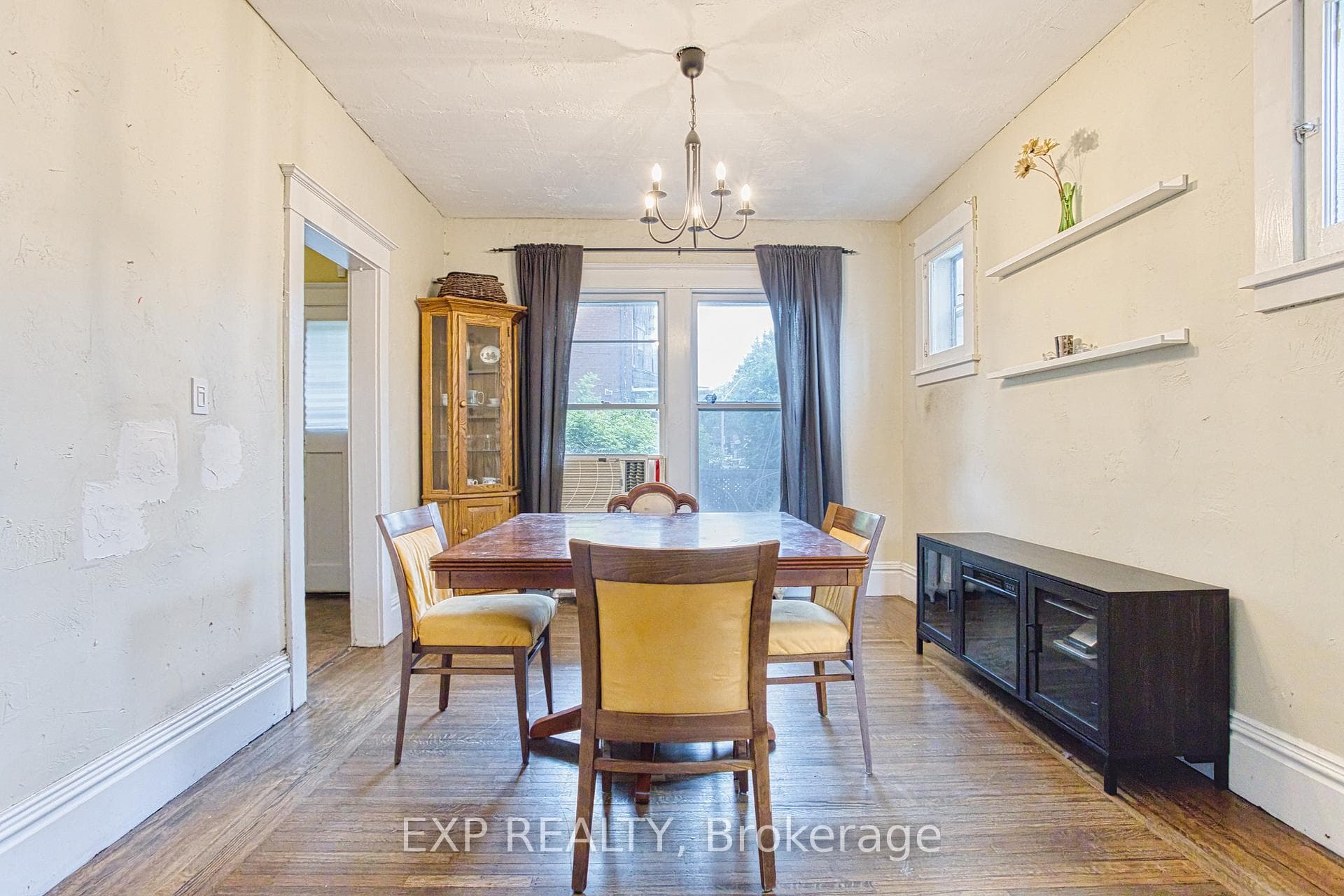 579 Wilson Street photo 8