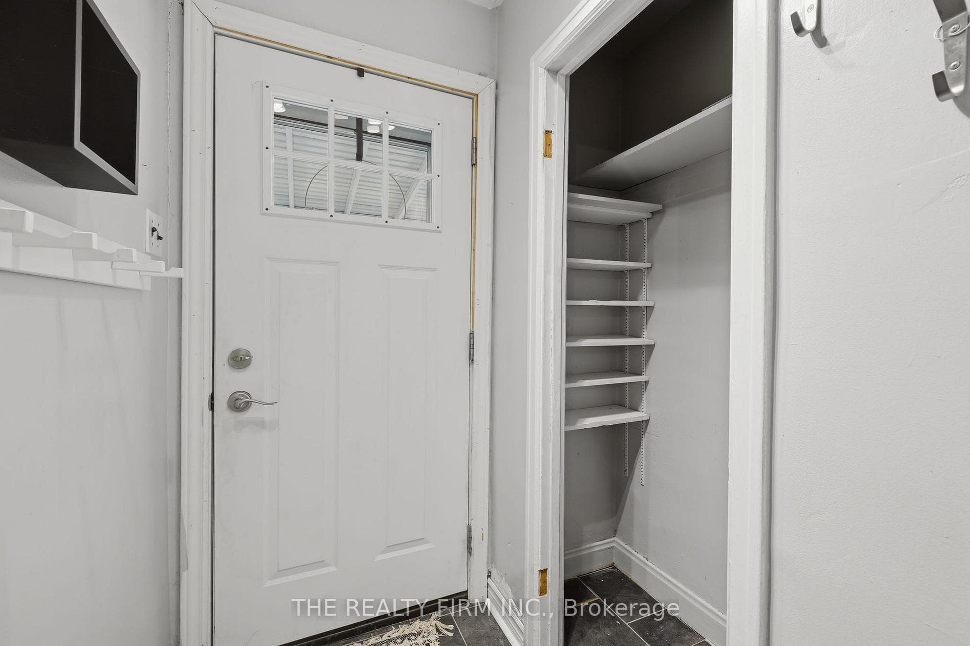 1319 Brydges Street photo 4