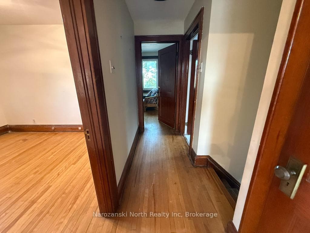 293 Elm Street photo 26