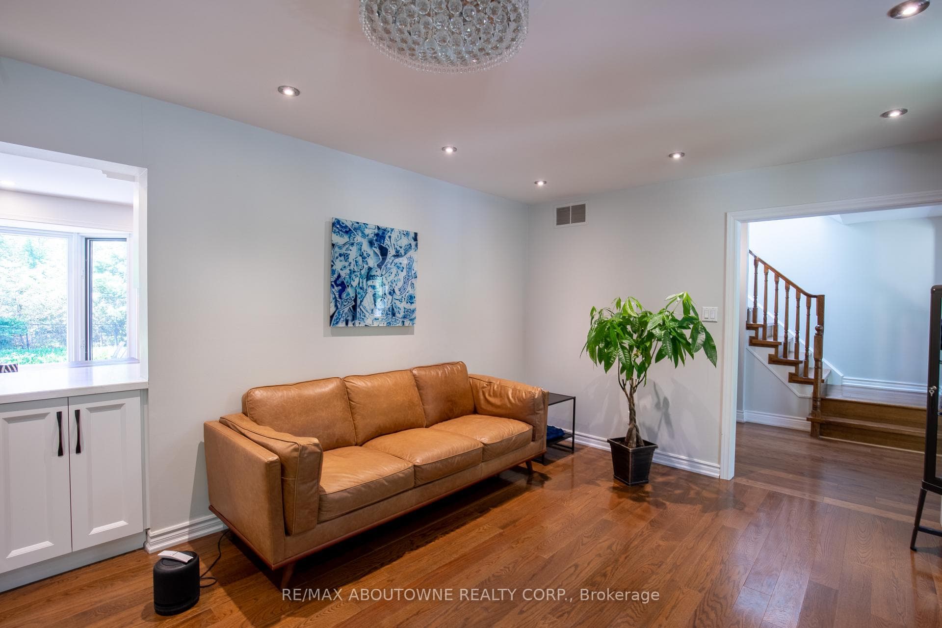 196 Charnwood Drive photo 7