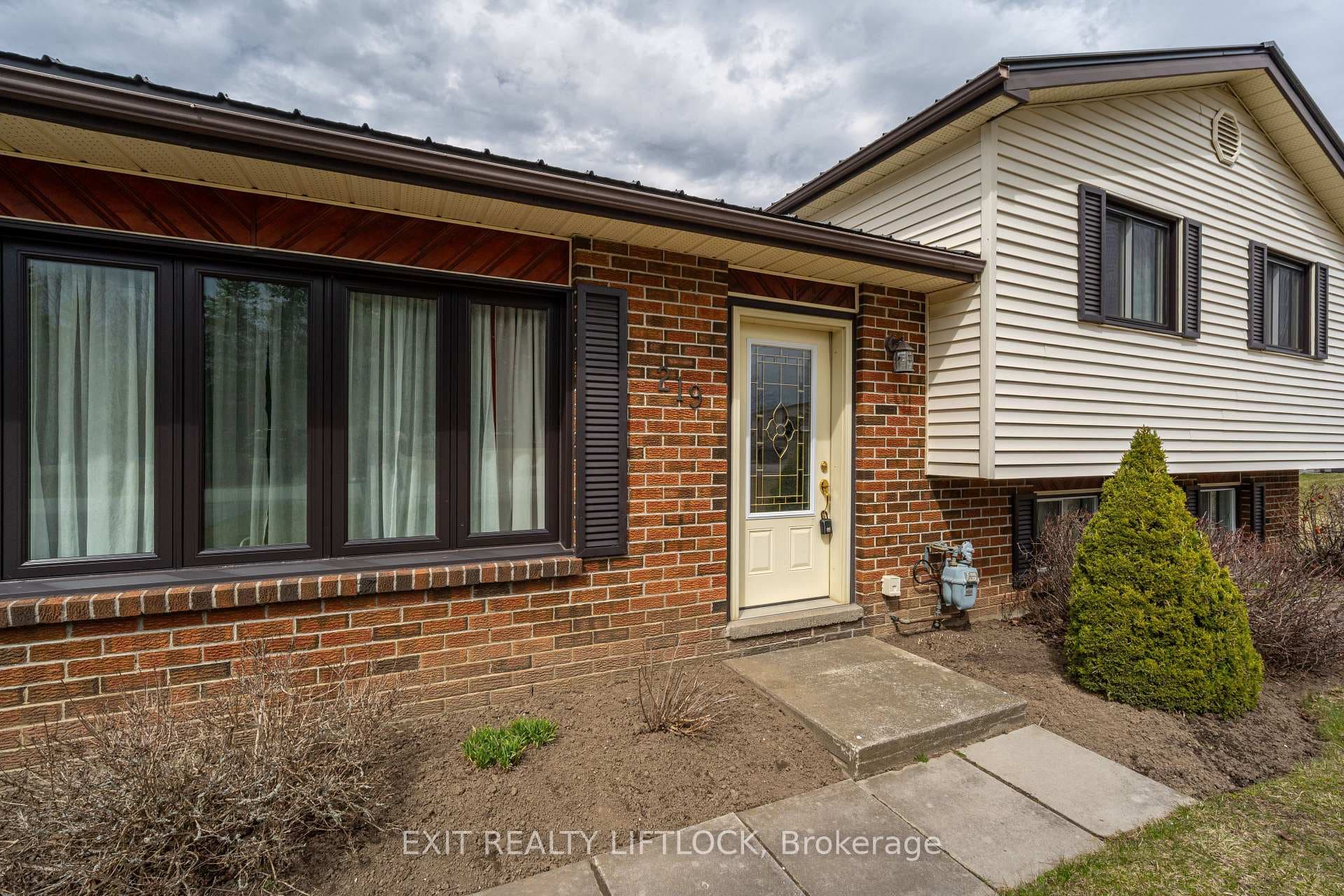 219 Corbett Drive photo 2