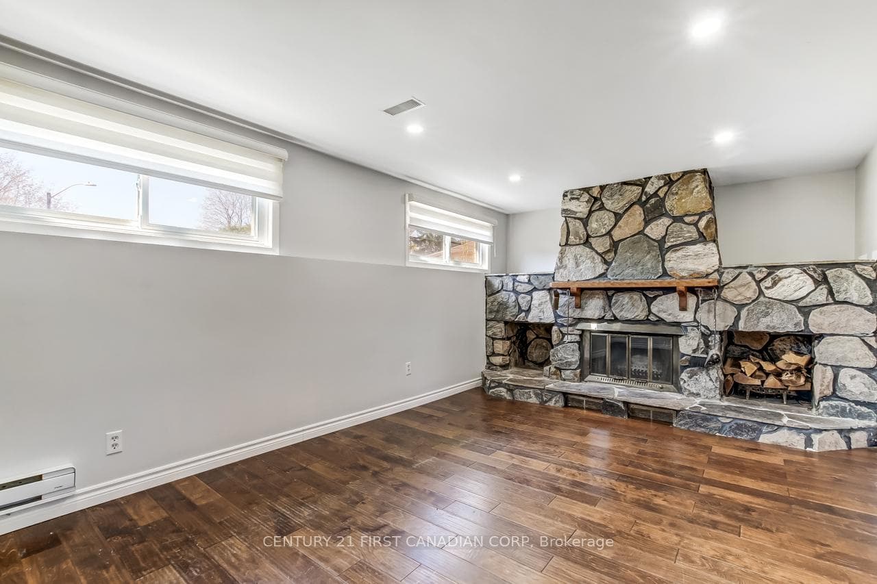 9 McLachlin Place photo 29