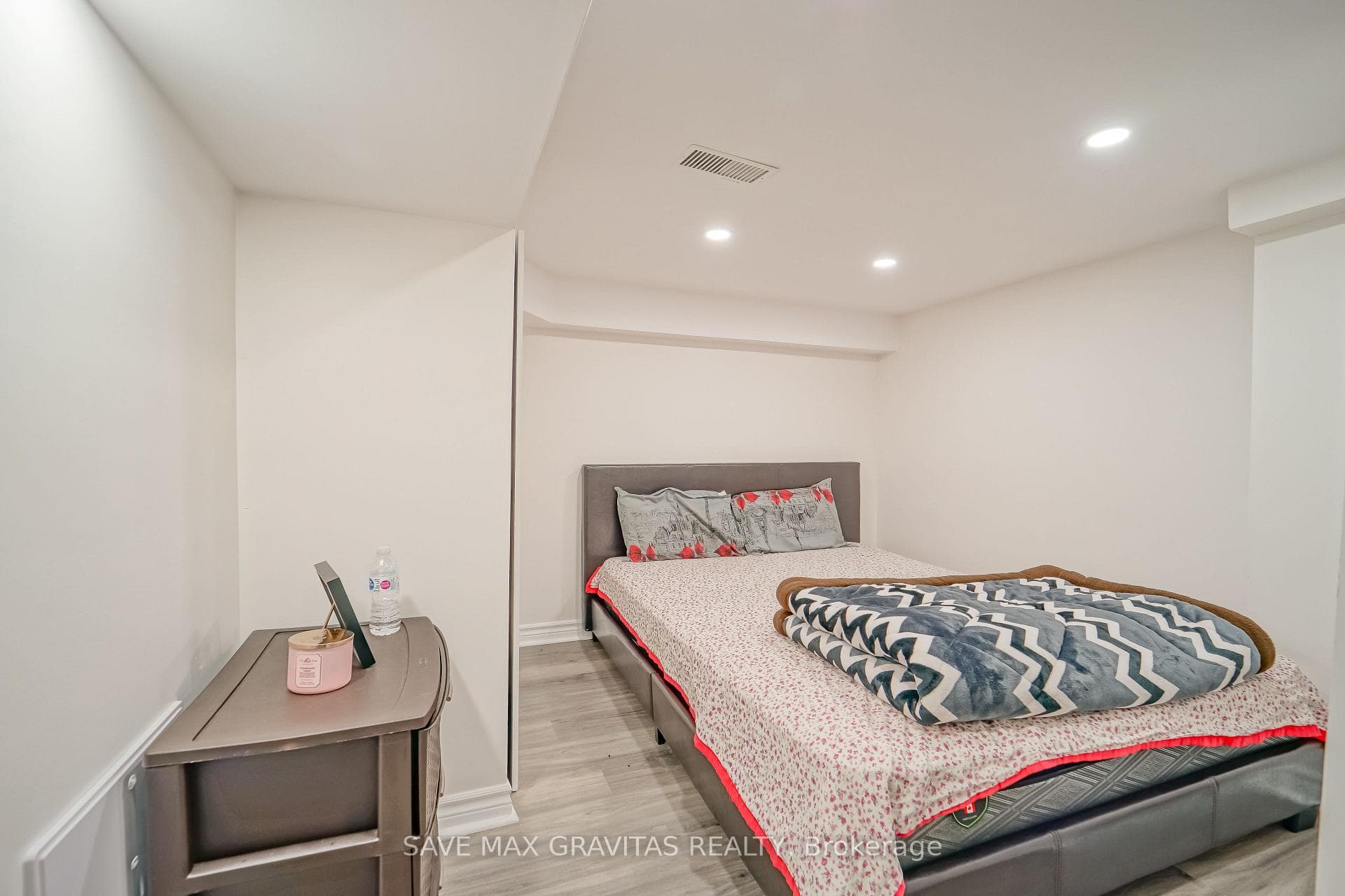 10 Thornbush Boulevard photo 33