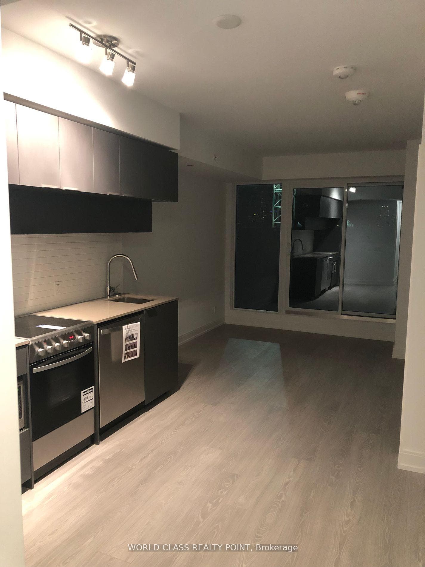 181 Dundas Street Unit 4601 photo 1