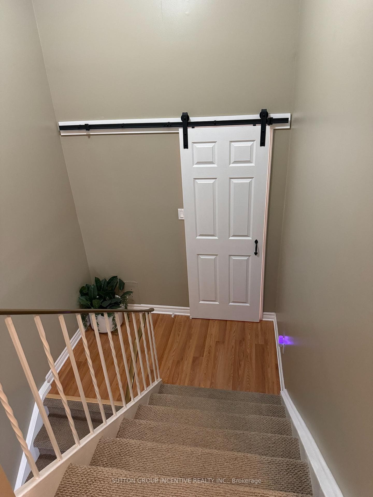 Sliding door into 4pc Bath