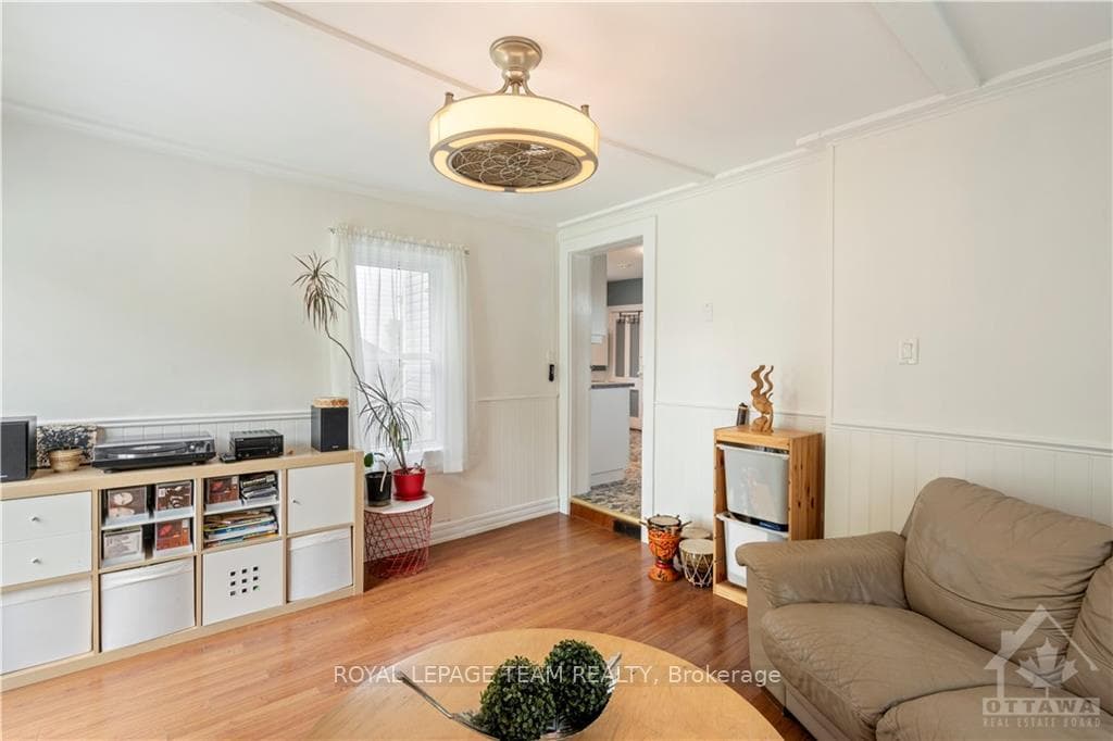 488 CLARENCE Street photo 15