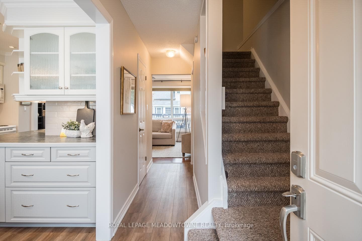 842 Laurier Avenue photo 12