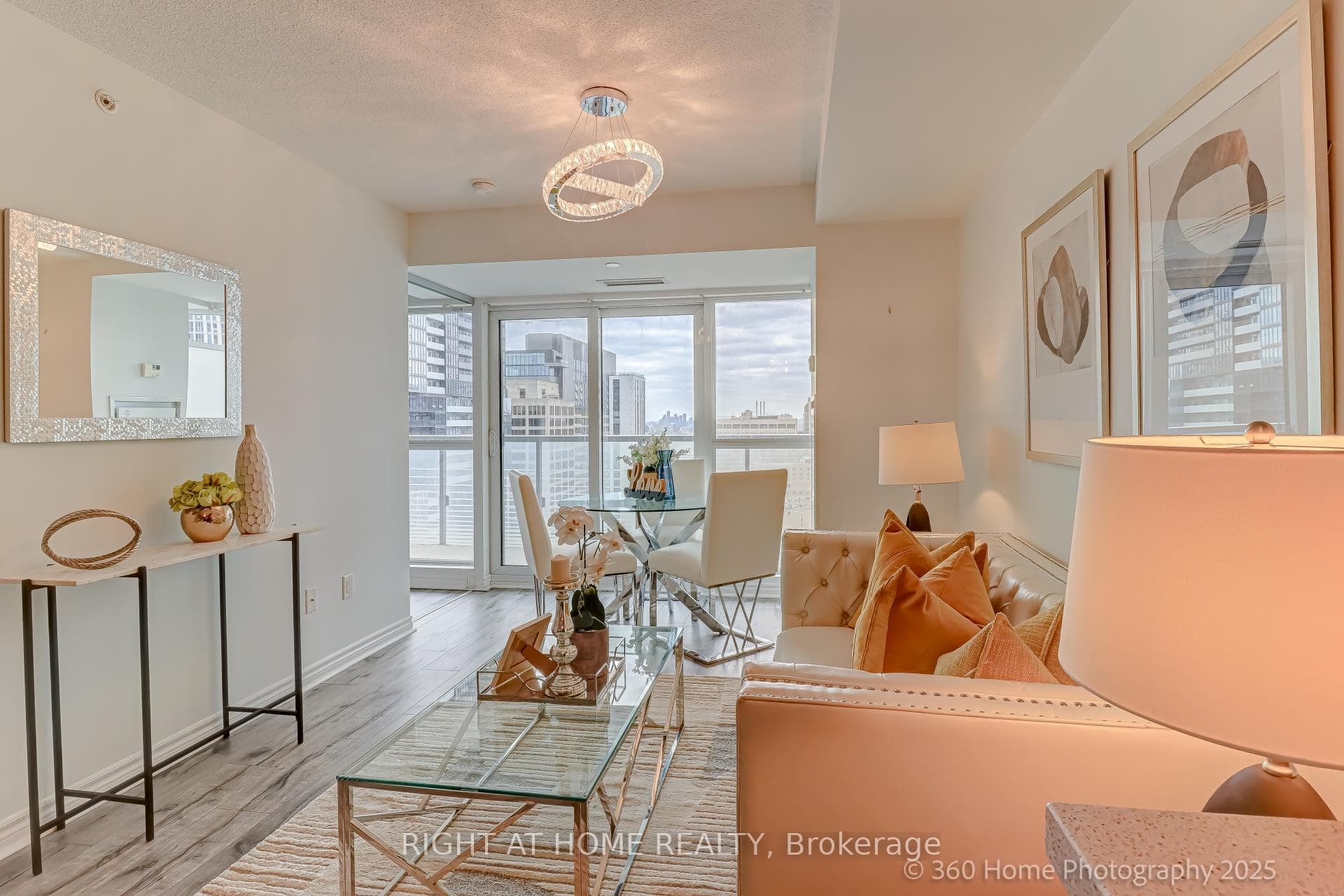 386 Yonge Street Unit 2513 photo 4